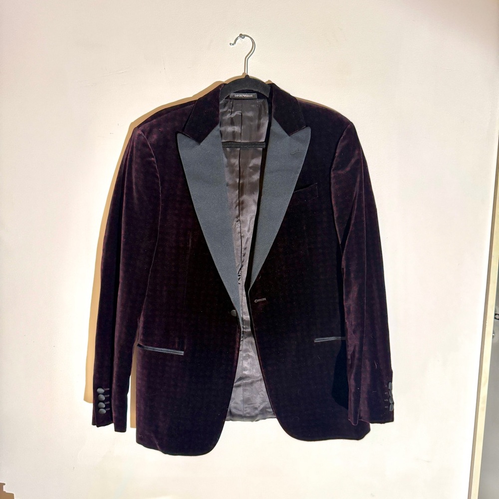 Emporio Armani  Elegant Velvet Blazer in Rich Purple